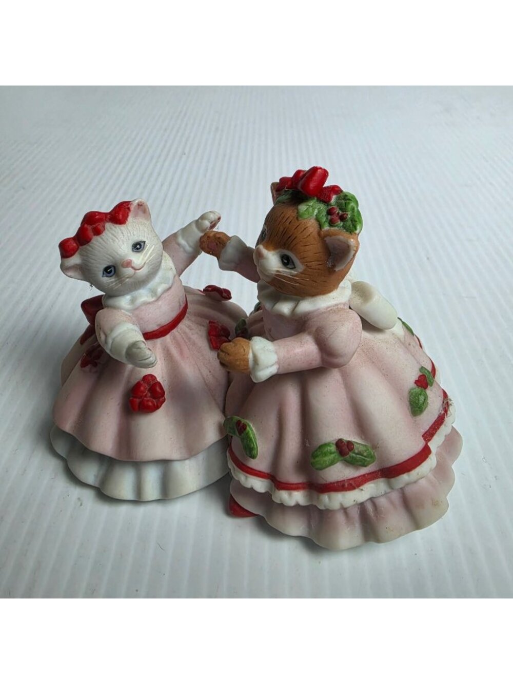 B SHACKMAN SCHMID KITTY CUCUBMER 1993 MUFFIN & GINGER "HOLIDAY WALTZ" FIGURINE